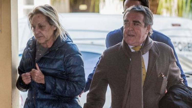 Mari Carmen Garcia Fuster, caixera del PP de València, i el seu advocat, José María Corbín