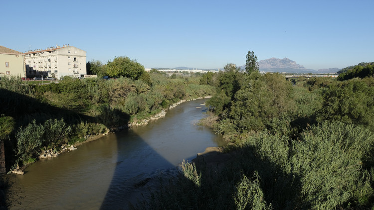 Vista de Montserrat des del pont del Diable (Martorell). Eliseu T. Climent