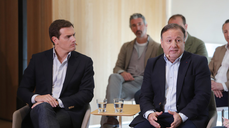 Joan Mesquida, que procedia del PSOE, va acabar incorporant-se a Ciutadans. En la imatge, amb Albert Rivera en un acte de partit. Europa Press