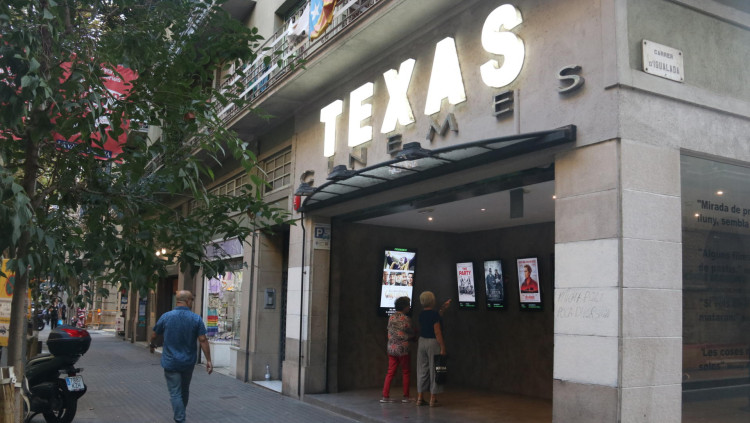 Exterior dels Cinemes Texas. Agència Catalana de Notícies