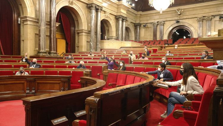 Pla general de l'hemicicle del Parlament durant una votació del ple del 9 d'octubre de 2020. Ag
