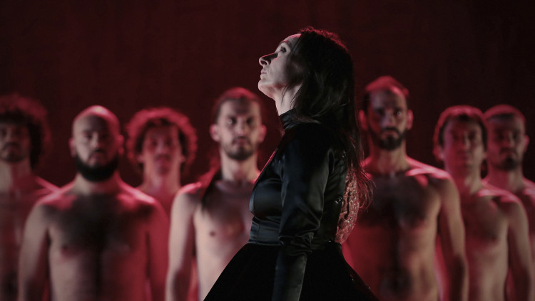 Angélica Liddell en un moment de la representació de The Scarlett Letter. Font: Holland Festival 2019