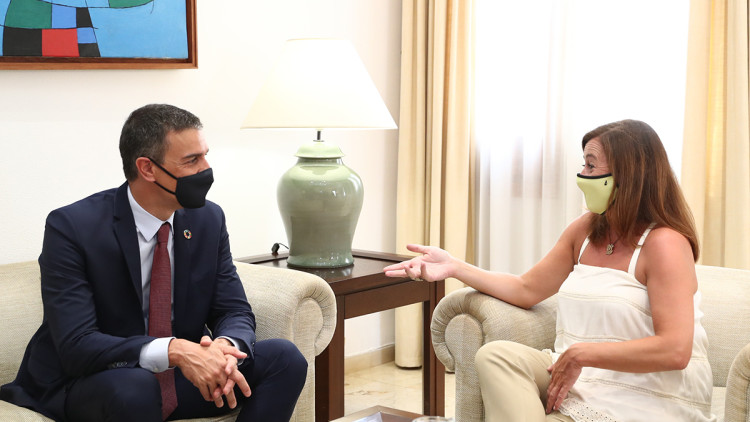 El president del Govern espanyol, Pedro Sánchez, amb la presidenta del Govern de les Illes Balears, Francina Armengol. Europa Press