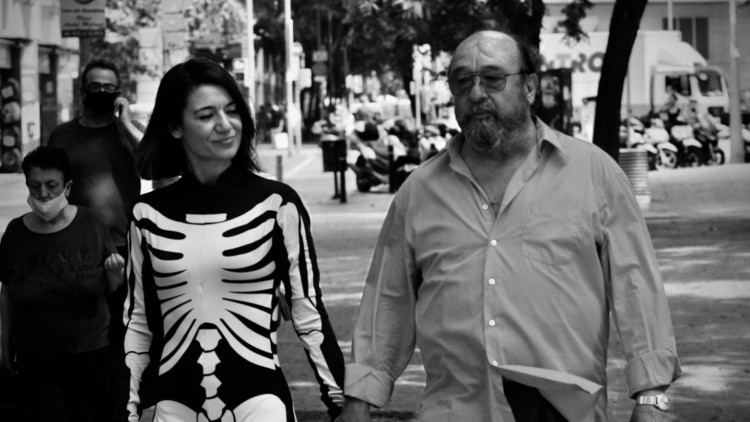 La dramaturga i actriu Alba Pujol conversa amb el seu pare, catedràtic d’història econòmica, durant el seu últim cicle de quimioteràpia