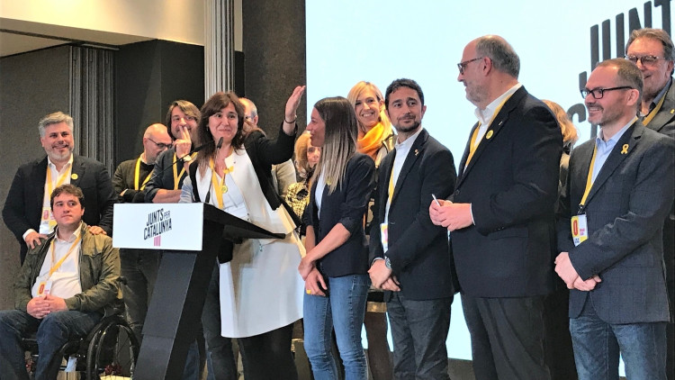 Diversos representants de Junts per Catalunya en roda de premsa després de les eleccions espanyoles del 28 d'abril. Al davant, Laura Borrat -que es presentava com a cap de llista. Un poc més a la dreta, Damià Calvet. Europa Press