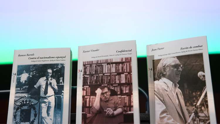 Els reculls de textos de Ramon Barnils, Xavier Vinader i Joan Fuster. JORDI PLAY