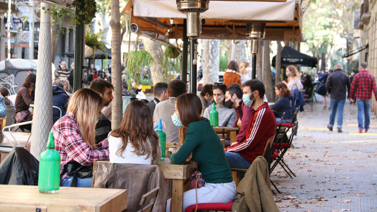 Pla obert d'una terrassa de Barcelona. Agència Catalana de Notícies