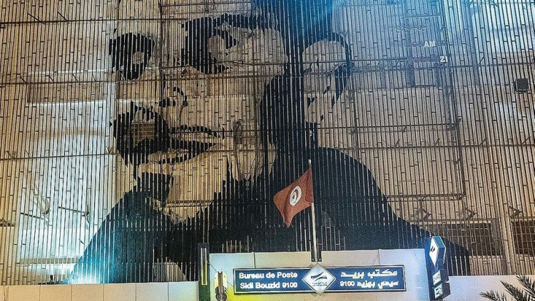 Retrat de Bouazizi en una oficina de correus a Sidi Bouzid, Tunísia. Der Spiegel