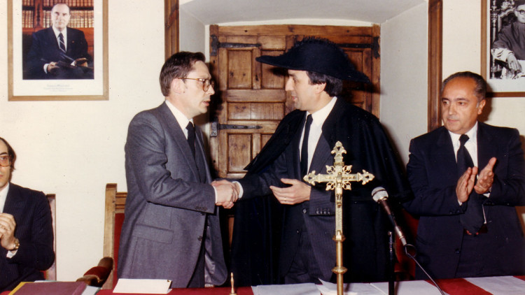 Òscar Ribas (a l'esquerra) en el jurament com a cap de Govern el 1982.
