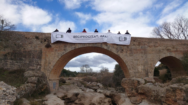 Acte de reivindicació de la reciprocitat al mateix riu Sénia, que separa el País Valencià i Catalunya