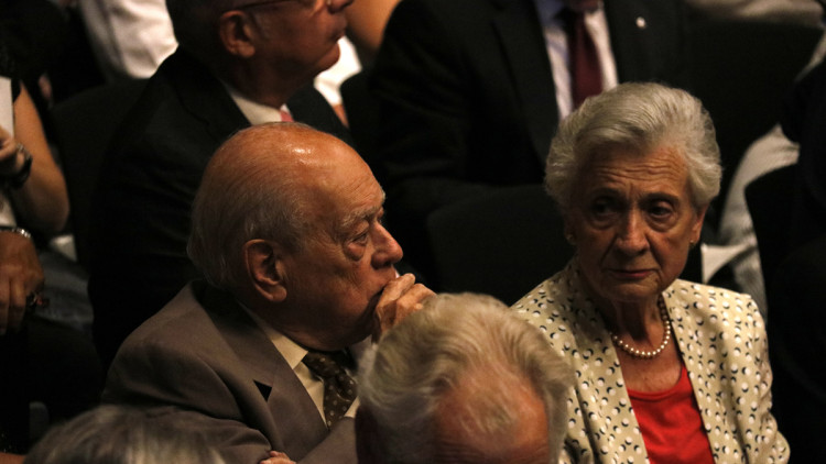 L'expresident de la Generalitat, Jordi Pujol, i la seva dona, Marta Ferrussola, a l'acte de lliurament de la Medalla d'Or de la Generalitat a Muriel Casals, el 8 de setembre de 2016. Agència Catalana de Notícies