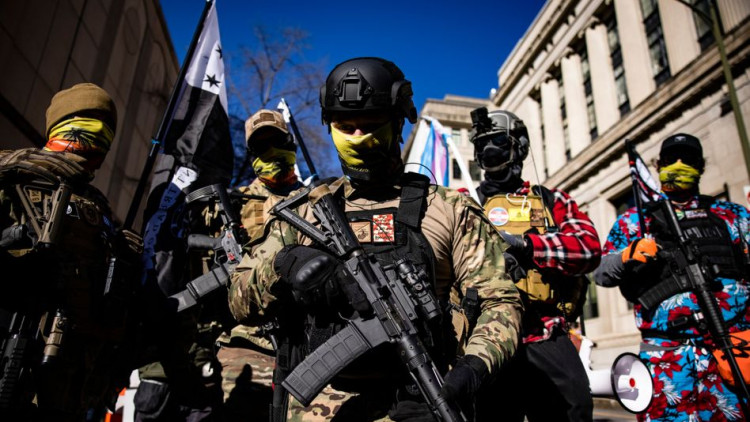 Membres dels Boogaloo Bois en una manifestació a Richmond. Der Spiegel