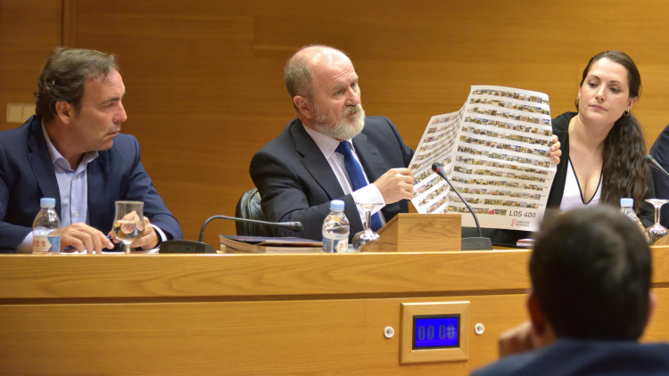 Alejandro Font de Mora, ex-conseller d'Educació, mostra els col·legis que van fer-se durant la seua etapa| Corts Valencianes