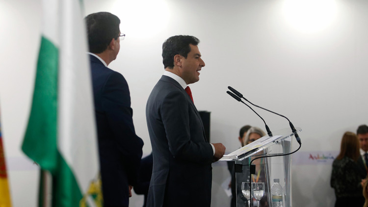 El president de la Junta d’Andalusia, el popular Juan Manuel Moreno Bonilla, s’adreça al públic en un acte acompanyat del seu vicepresident, Juan Marín, de Ciutadans. Europa Press