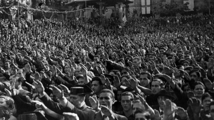 La Plaça del Poble Espanyol, 1940, en un acte d’exaltació franquista